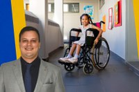 Agora é Lei: Cadeiras de rodas nas instituições de ensino de Petrópolis passam a ser obrigatórias