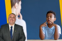 Agora é Lei: Petrópolis garante material didático adaptado para alunos com mutismo seletivo