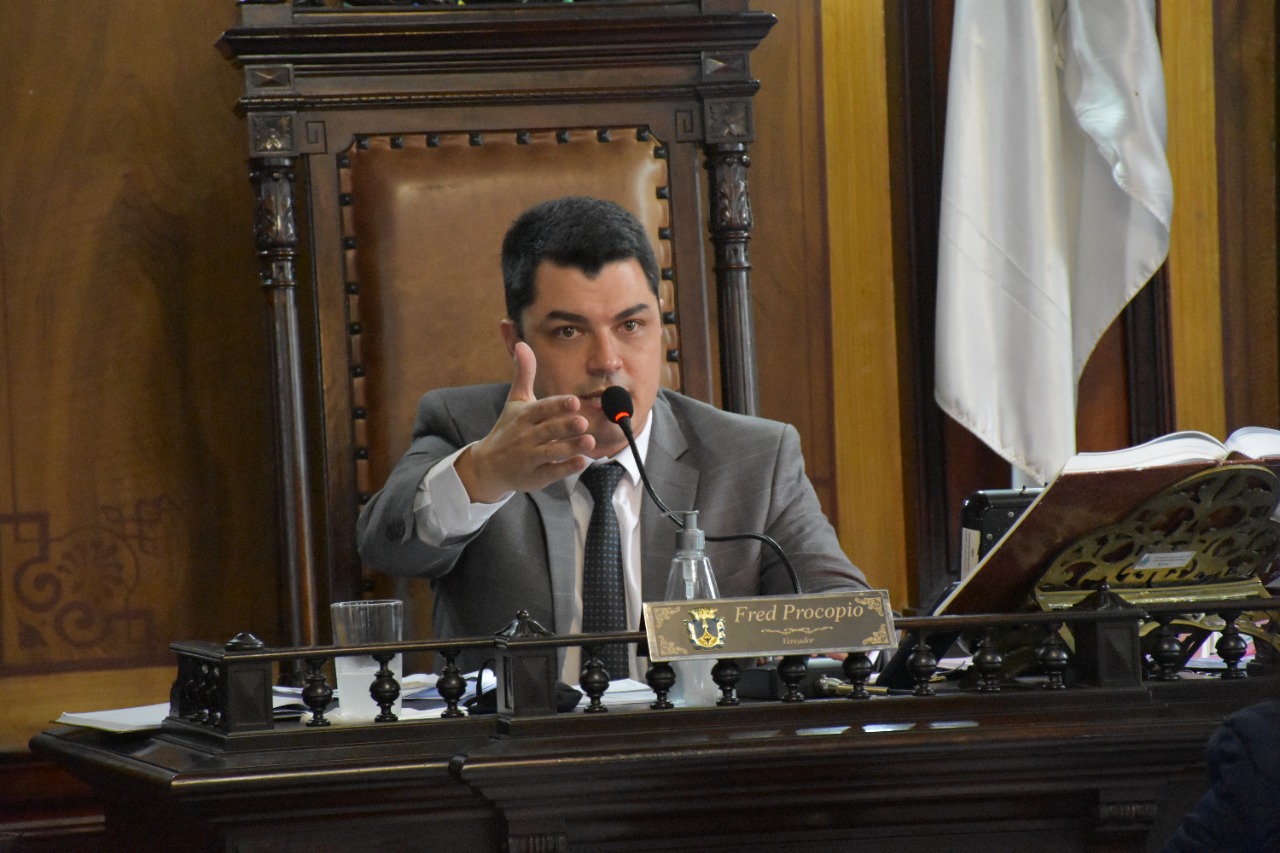 Aprovado Projeto de Lei que dá prioridade para empresas petropolitanas em licitações