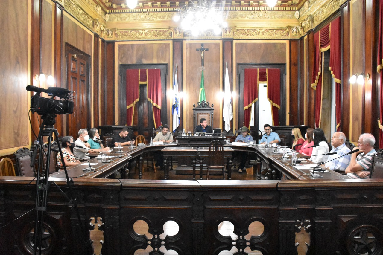 Audiência pública na Câmara Municipal busca solução para impasse sobre projetos habitacionais em terreno no Caetitu