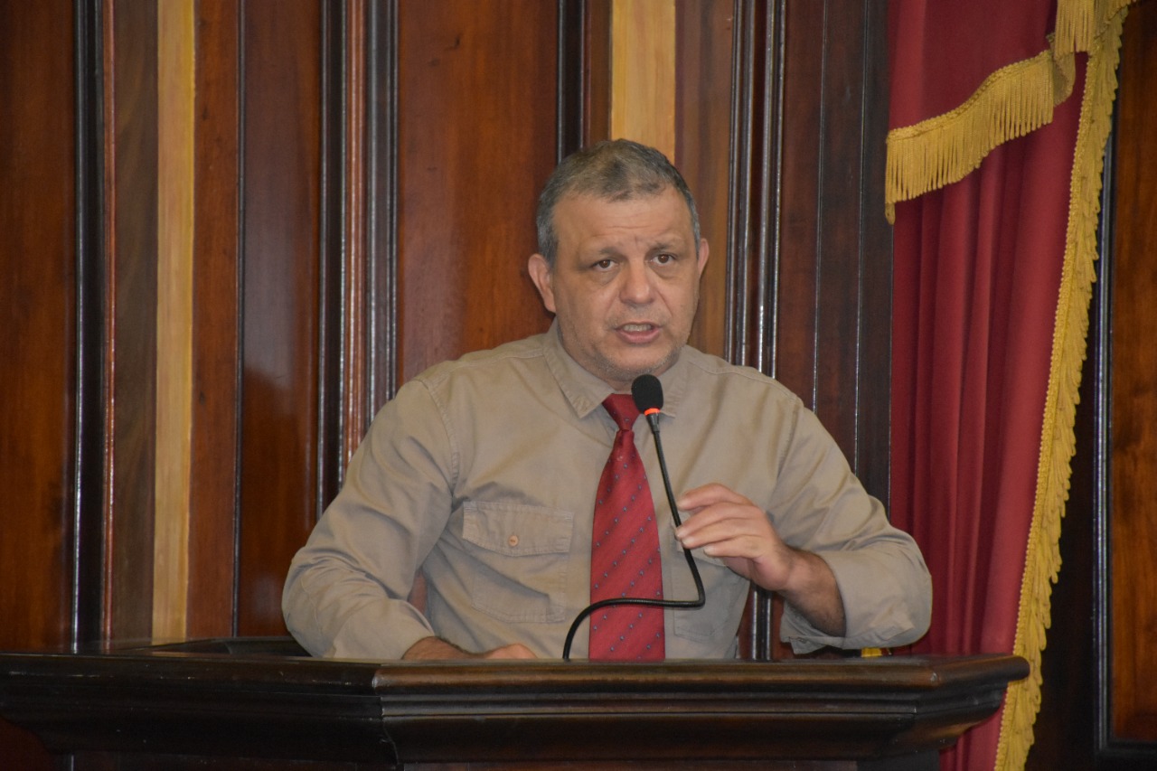 Câmara aprova afixação de cartaz, em veterinárias e petshops, que informe a legislação vigente sobre maus tratos a animais