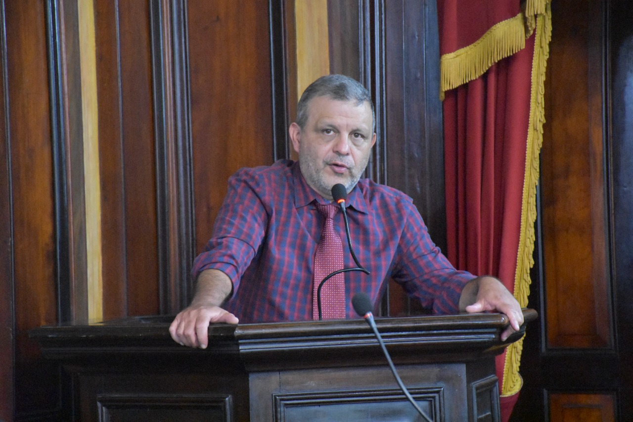 Câmara aprova criação de protocolos de atendimento e recolhimento a animais vítimas de enchentes e deslizamentos em Petrópolis