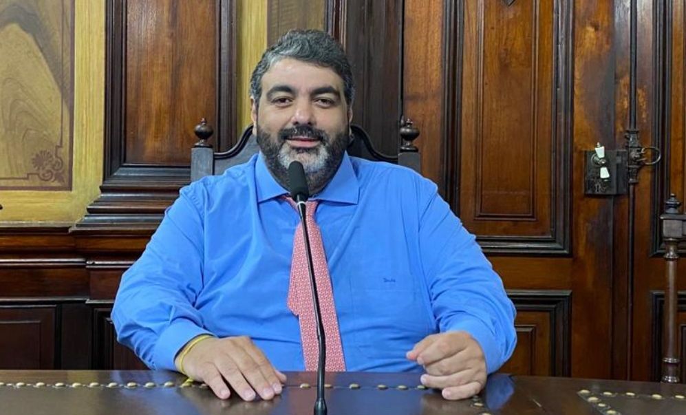 Câmara Municipal aprova a criação da Semana da Tulipa Vermelha, a fim de conscientizar sobre a doença de parkinson