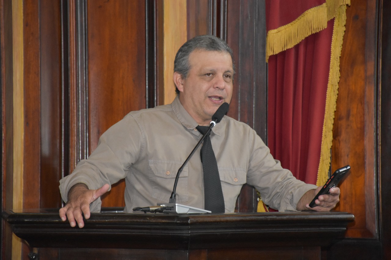 Câmara Municipal aprova afixação de cartaz informativo em condomínios sobre a conduta criminosa de maus-tratos a animais