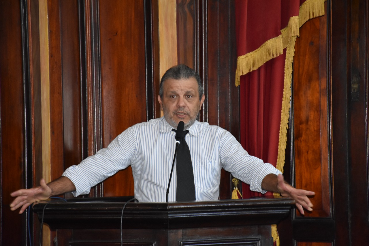 Câmara Municipal aprova proposta para garantir uma hora de estacionamento gratuito nos polos de moda do Bingen e da Rua Teresa