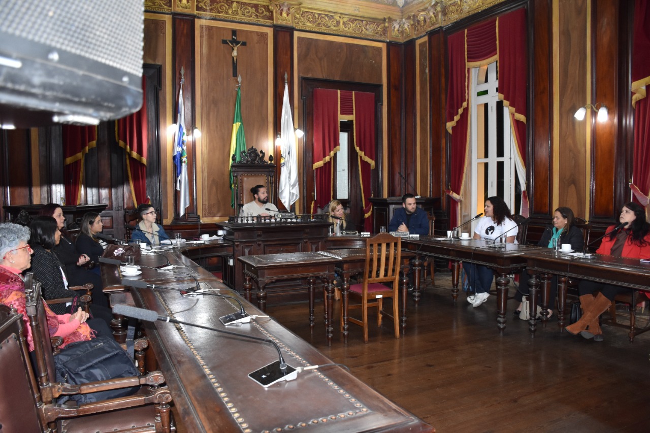 Câmara Municipal discute os direitos dos autistas em audiência pública