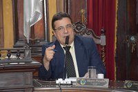 Empresas de ônibus estão obrigadas a informar na parte traseira dos veículos ano de fabricação e tempo de uso de cada coletivo