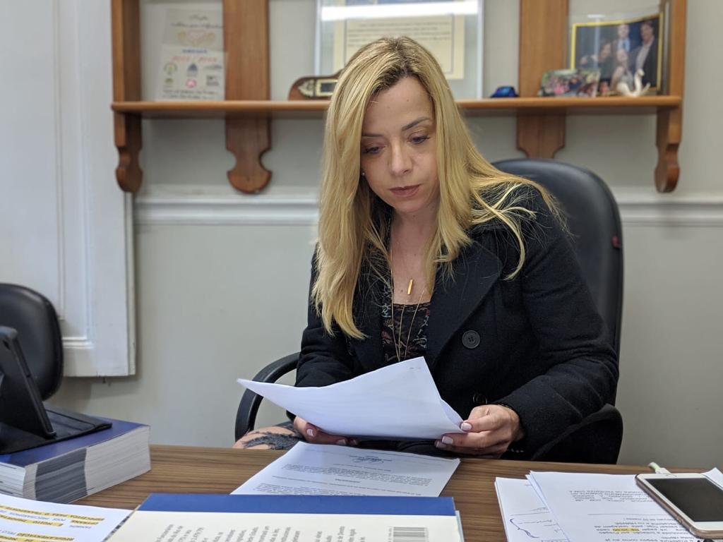 Escolas públicas e privadas podem ter assentos na primeira fila para alunos com TDAH