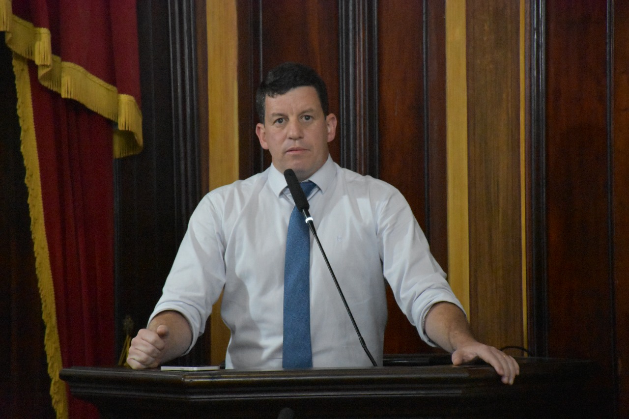 Presidente da Câmara sugere, junto de outros vereadores, busca ativa nas escolas para vacinação contra a poliomielite