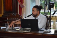 Projeto aprovado cria selo e incentivos fiscais a empresas que estenderem licença paternidade e maternidade