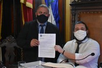 PROJETO DE LEI DE AUTORIA DE JUNIOR CORUJA E YURI MOURA PROÍBE QUE A CPTRANS ALTERE O QUADRO DE HORÁRIO DOS ÔNIBUS EM DIAS DE PONTO FACULTATIVO E SOLICITA QUE AS EMPRESAS CIRCULEM COM 100% DA FROTA