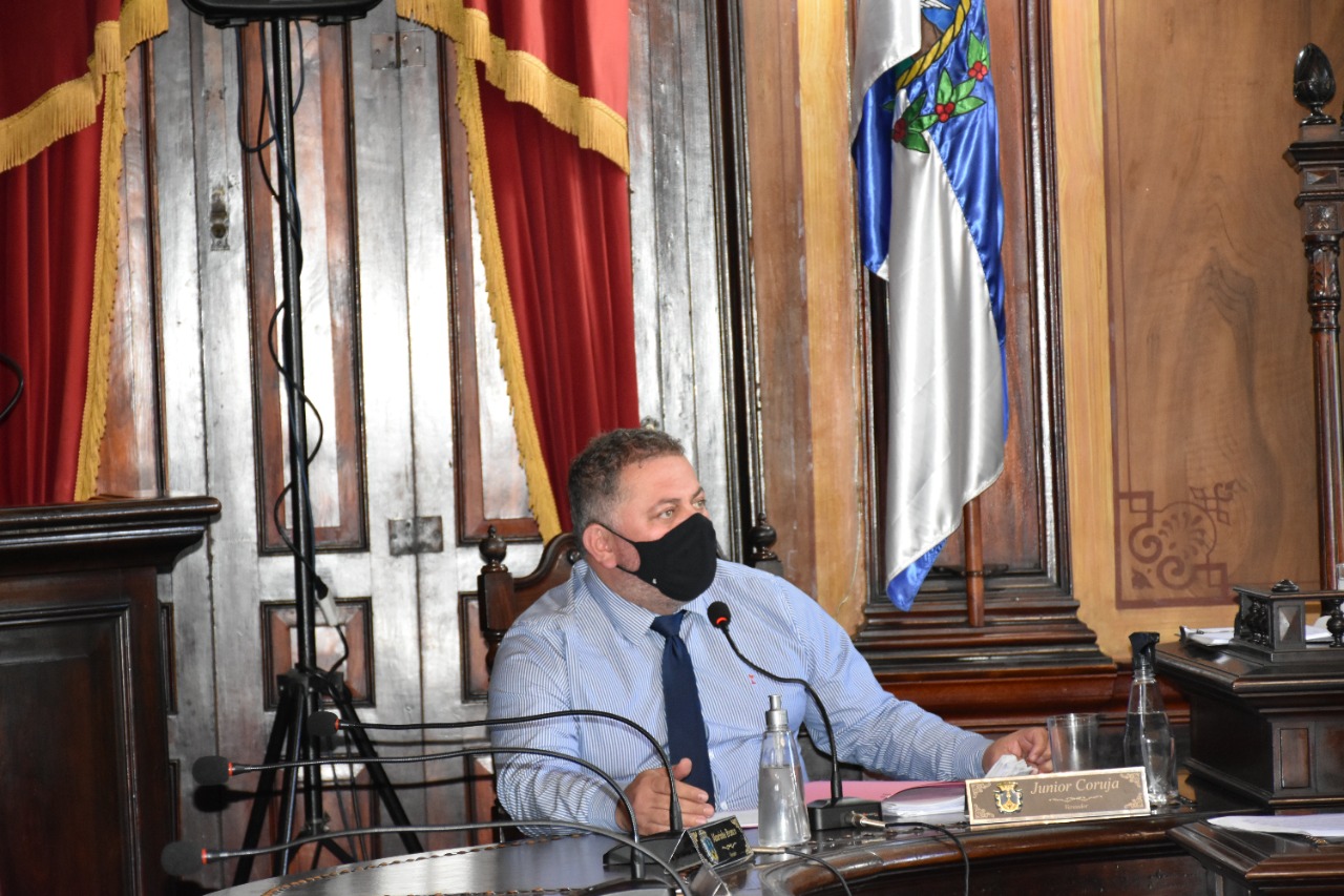 Projeto de lei que obriga divulgação em placas de horários e itinerários de ônibus em terminais, coletivos e pontos finais é aprovado