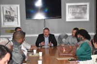 Vereador Junior Coruja reúne líderes comunitários para debater sobre o retorno de 100% da frota de ônibus