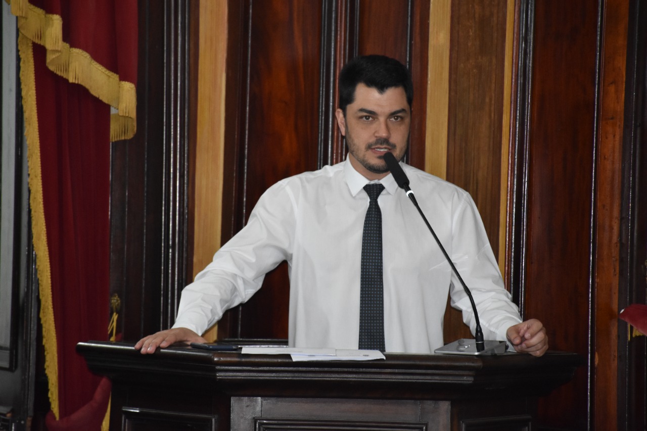 Vereador propõe fomento à minigeração e microgeração de energia fotovoltaica nas áreas classificadas como zona de preservação especial em Petrópolis