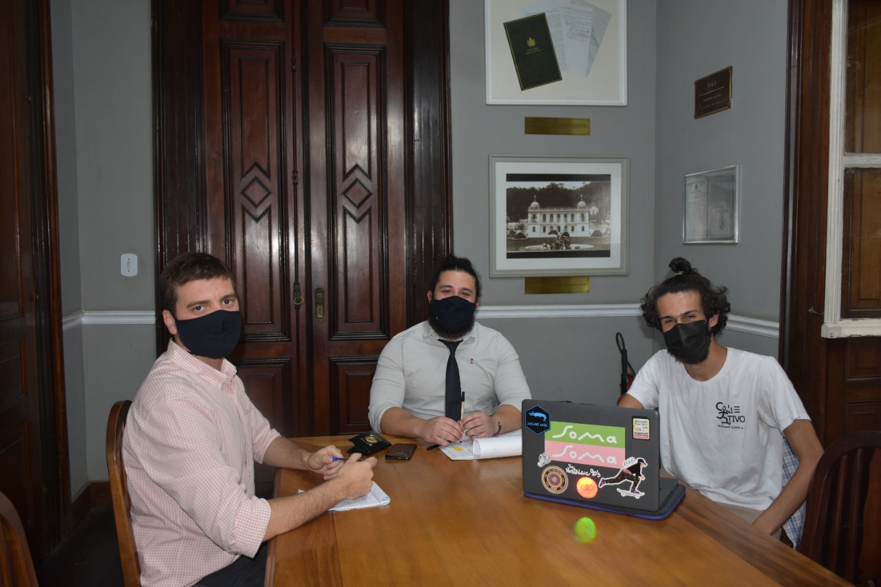 Vereador se reúne com o coletivo skate Petrópolis na Câmara Municipal