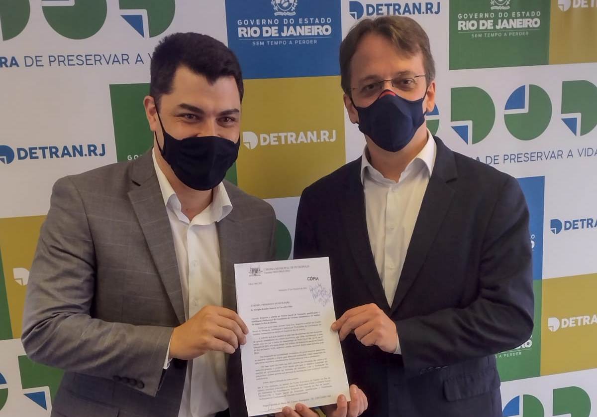 Vereador solicita parceria entre município e o DETRAN/RJ para adesão ao projeto Carteira Nacional de Habilitação Social