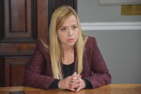 Vereadora cobra a regulamentação do auxílio alimentação devido ao servidor ativo do município