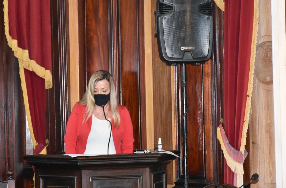 Vereadora pede cumprimento de lei que dá prioridade na vacinação para quem auxilia no cuidado de pessoas com deficiência intelectual