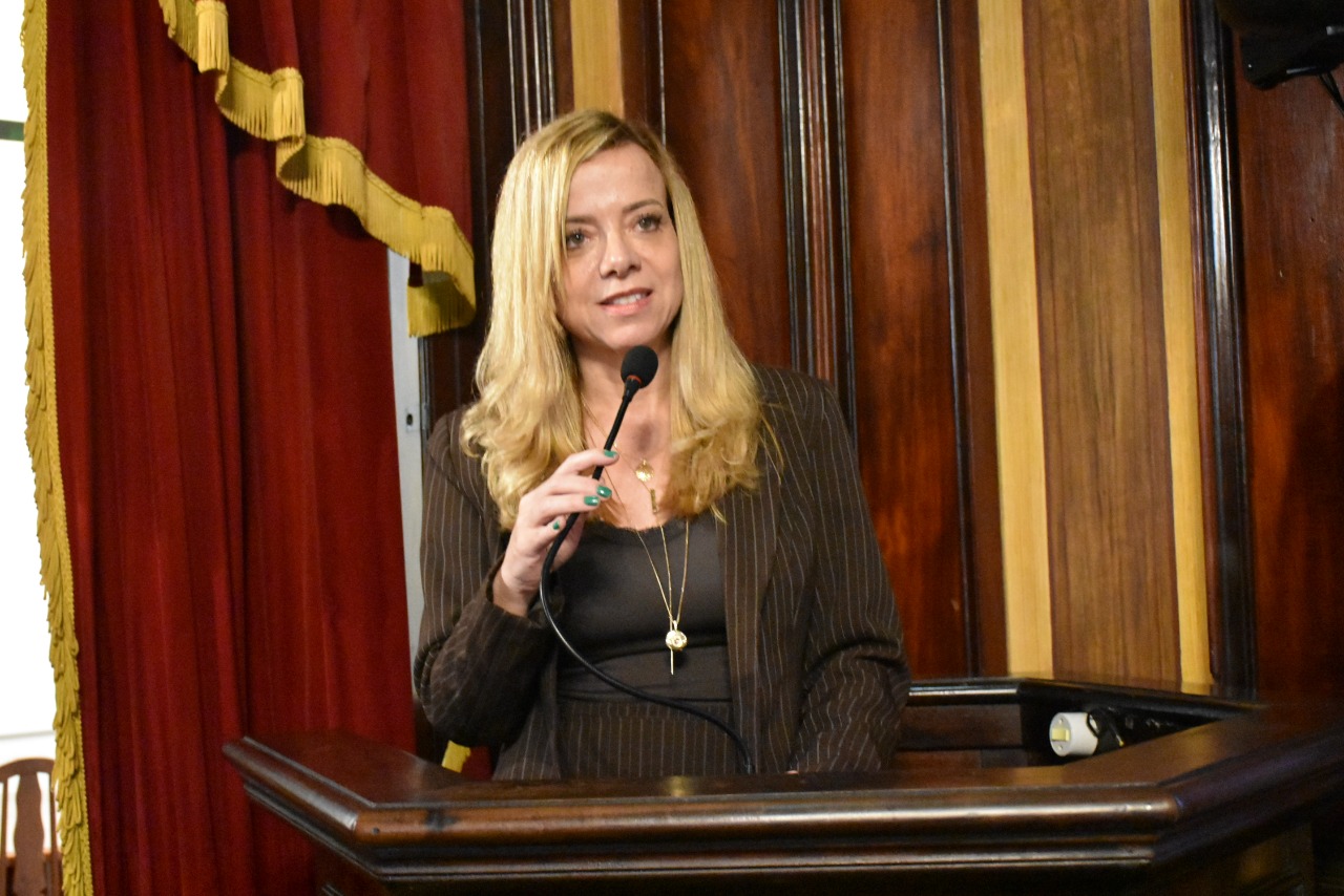 Vereadora quer intérprete de libras nos hospitais da cidade